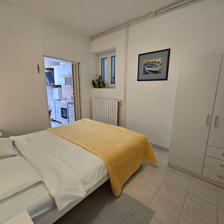 Apartment Ella Banjol Eksteriør billede