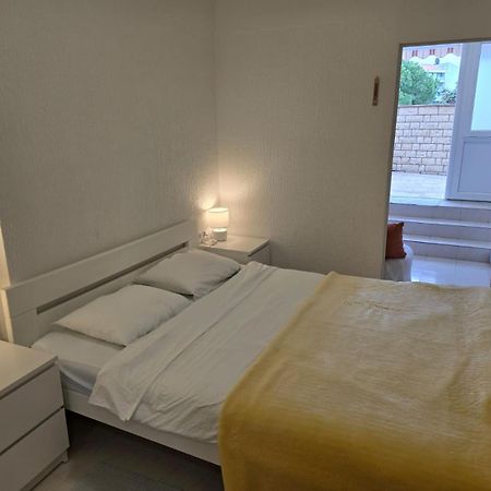 Apartment Ella Banjol Eksteriør billede